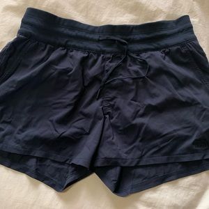 Women’s The North Face shorts size M